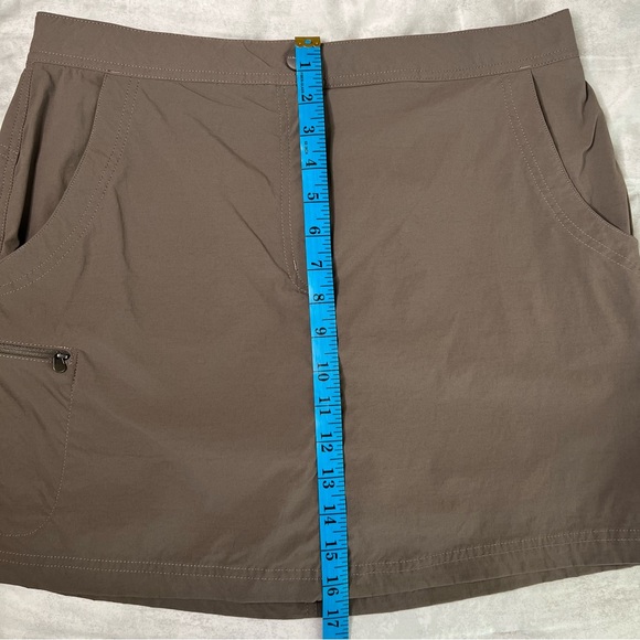 L.L. Bean Water-Repellent Comfort Trail Skort - Picture 6 of 13